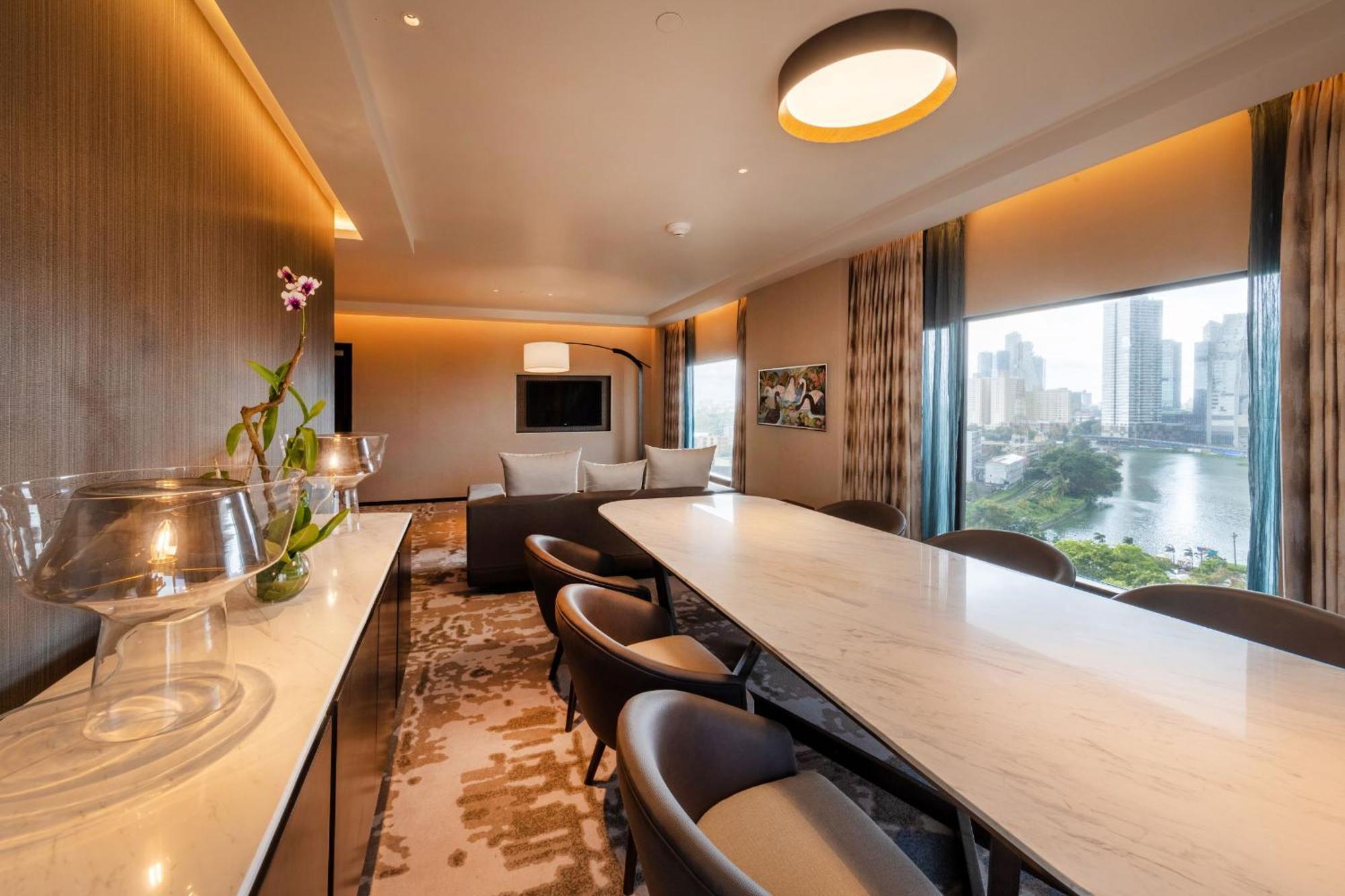 Hilton होटल 5*